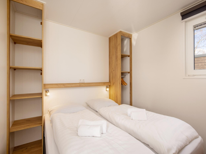Bedroom 2, Cozy Chalet w Pool Access, Aa en Hunze