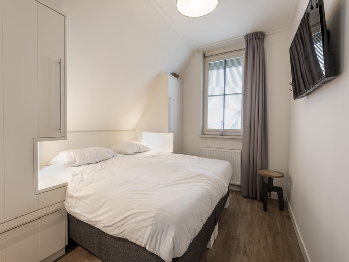 Bedroom 2, Friesland Villa w/ Sauna, Lemsterland