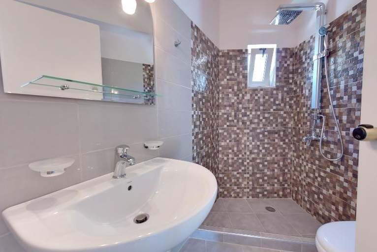 Bathroom 3, Tarra Apartments, Crete