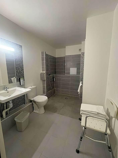 Bathroom 4, Kyriad Saint Fargeau Ponthierry - Apollonia, Seine-et-Marne