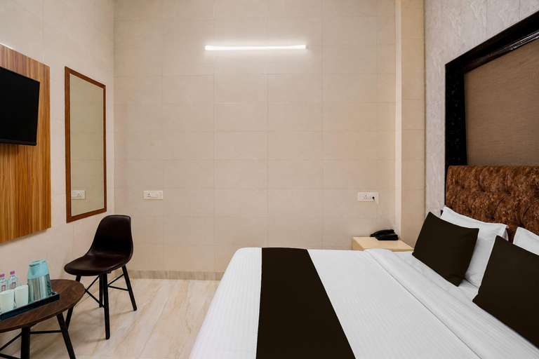 Room 3, Deluxe Hotel Prince, Sahibzada Ajit Singh Nagar