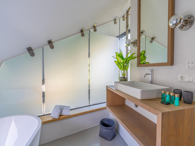 Bathroom 5, Relaxed and atmospheric 6-person villa near the forest., Texel