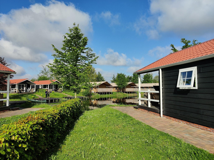 Others 5, Pondside Stay w/ Kitchen, Noordoostpolder
