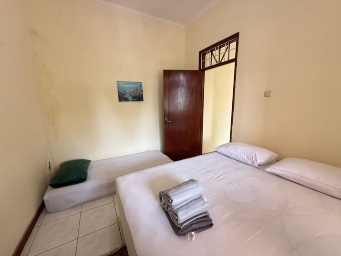 Room 4, Kuca Dago 7, Bandung