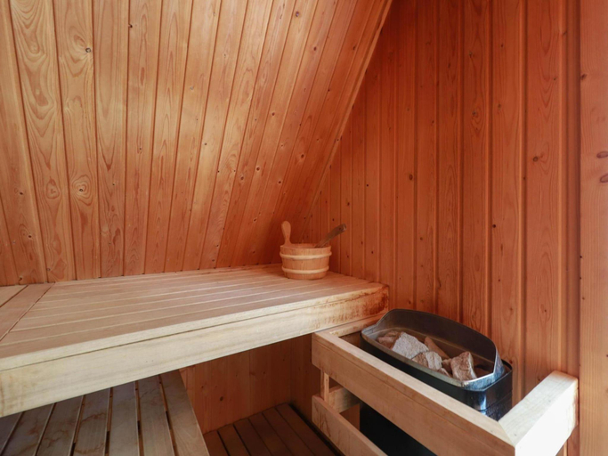Facilities 4, Luxury Beach Villa with Hot Tub, Wûnseradiel