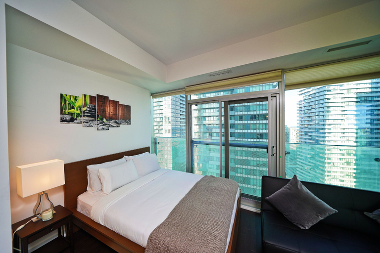 Room 4, Downtown Toronto Suites, Toronto
