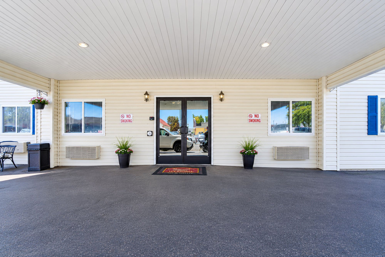 Exterior & Views 3, Fairbridge Inn & Suites Williston Near Airport, Williams