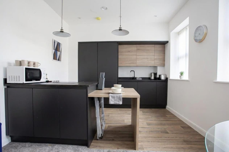 Others 3, Lovely Open Plan 1 Bedroom Apartment in Bolton, Bolton