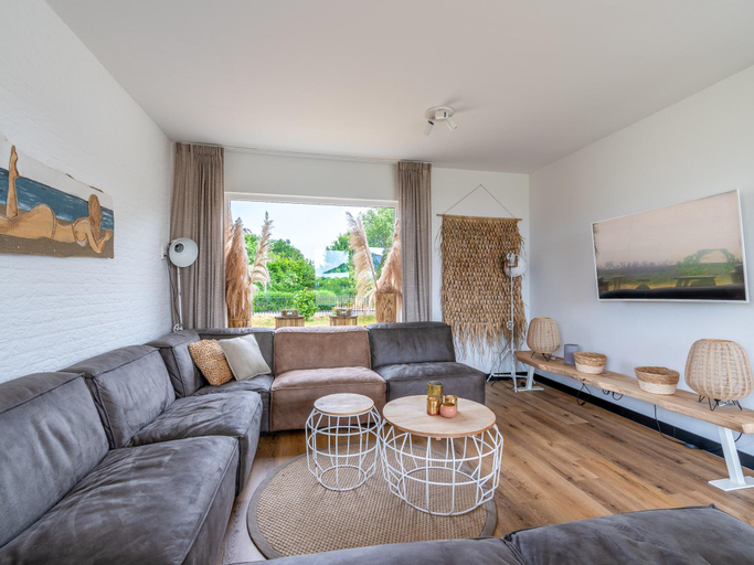 Interior view 3, Luxury 10-person family villa, Texel