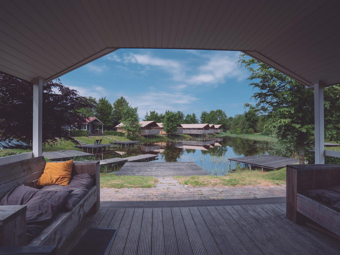 Others 2, Pondside Stay w/ Kitchen, Noordoostpolder