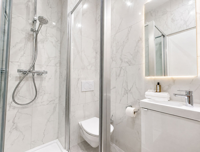 Bathroom 3, 1547 Cadet, Paris
