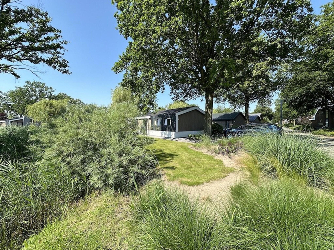 Exterior view 5, Chalet in Biddinghuizen, pool facilities, Dronten