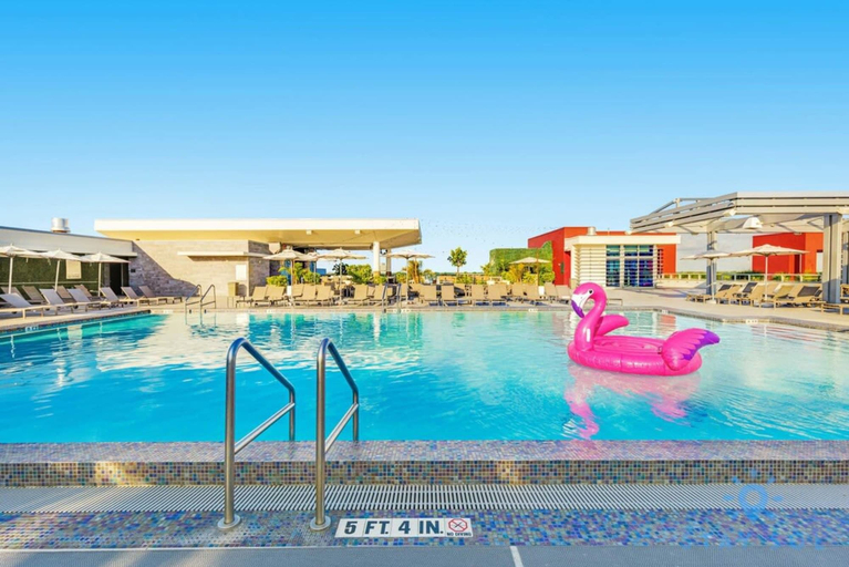 Room 4, Bay View Balcony Amazing Pool Hollywood Beach, Broward