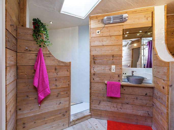 Bathroom 3, Monumental art-deco villa in protected dune area 50 metres from the sea, West-Vlaanderen