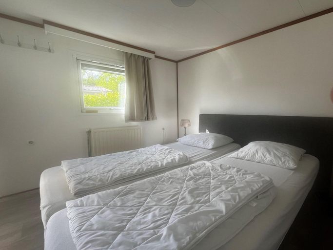 Bedroom 2, Chalet with dishwasher near the Wadden Sea, Wieringen