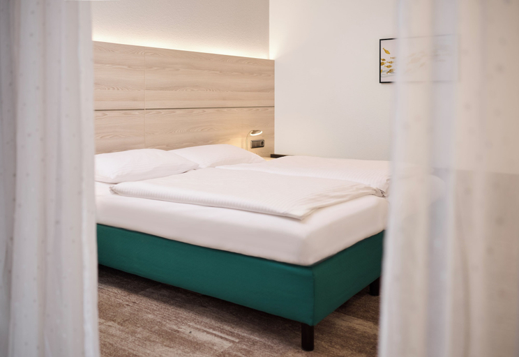 Bedroom 3, Hotel Kastanienhof, Erding