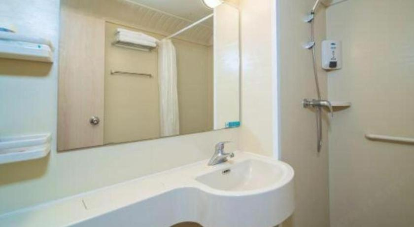 Bathroom, Jinjiang Inn Sanya Hexi Road Pedestrian Bridge, Sanya