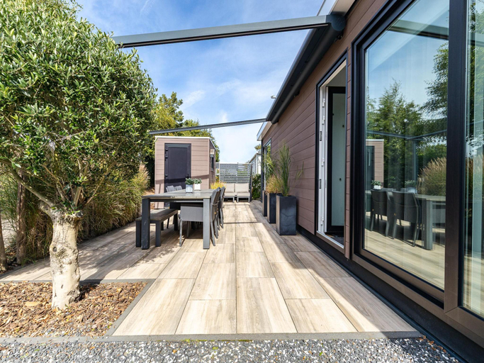 Balcony/terrace 5, Modern Chalet Near Beach in Renesse, Schouwen-Duiveland