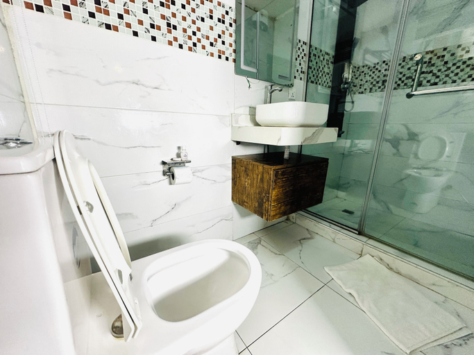 Bathroom 4, Presken Waters, Eti-Osa