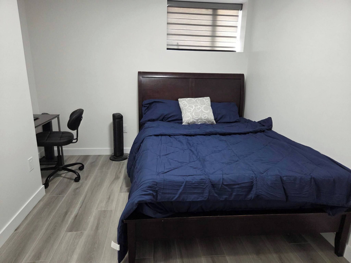 Room 5, The Cozy Corner Home, Division No. 11