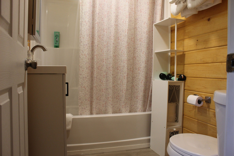 Bathroom 3, Glacier Haven Inn, Flathead