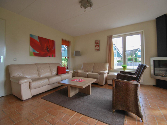 Interior view 3, Beach Villa with Outdoor Spa for 6, Wûnseradiel