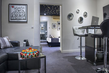 Others 3, Hotel Villa Boheme, Paris