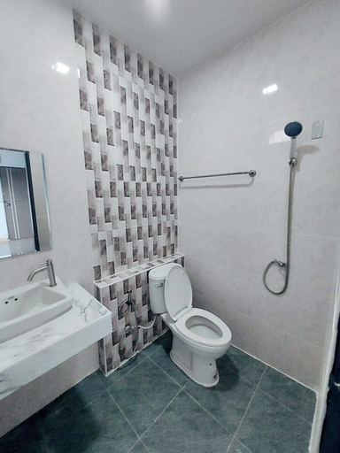 Bathroom 2, Thana Apartment, Pluak Daeng
