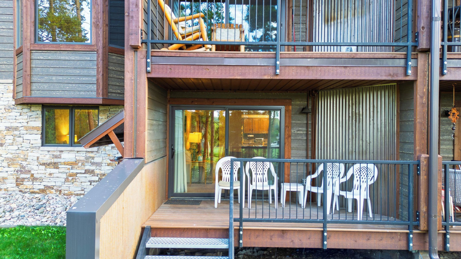 Balcony 5, Ski Casa Azul by Avantstay Ski Shuttle + Walk to Main St Shared Hot Tub + Grill, Summit