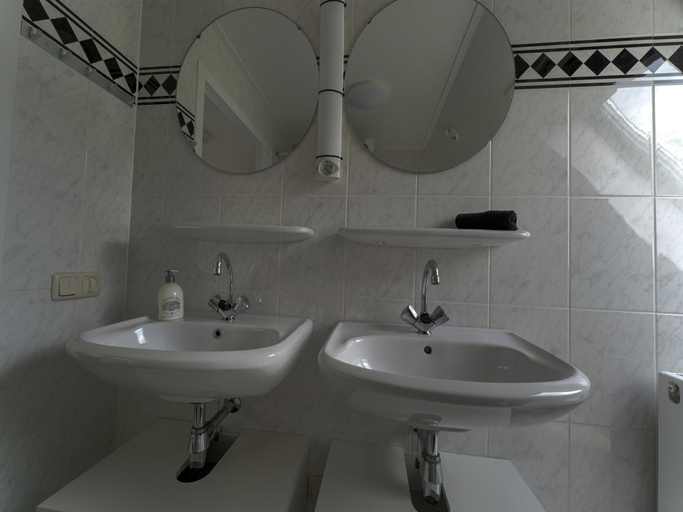 Bathroom 3, Villa in Zeewolde near Horsterwold Forest, Zeewolde