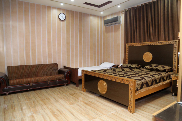 Others 4, Hotel 12J, Lahore