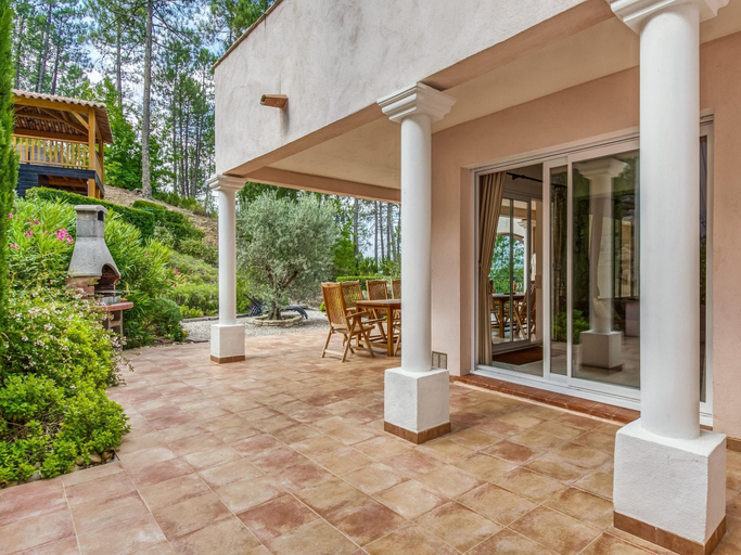 Balcony/terrace 5, Villa in Le Muy with Private Pool & Forest, Var