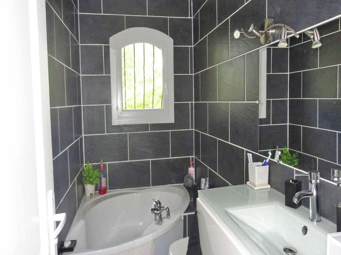 Bathroom 4, Villa in Puget-sur-Argens with Pool & Garden, Var