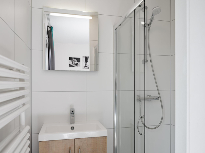 Bathroom, Lodge in Zeebad near the Beach, Sluis