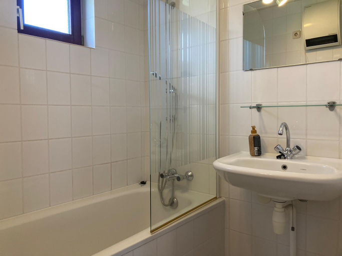 Bathroom 3, Modern Holiday home at a typical dutch canal, close to the Lauwersmeer, Dongeradeel