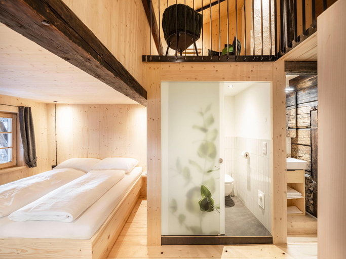 Bathroom 3, historic Chalet Raneburg, Lienz