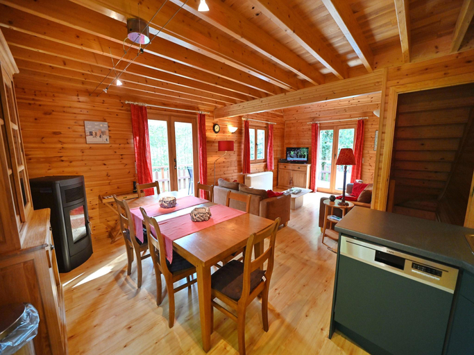 Food & Drinks 3, Chalet in Biron with Sauna and Nature Views, Luxembourg