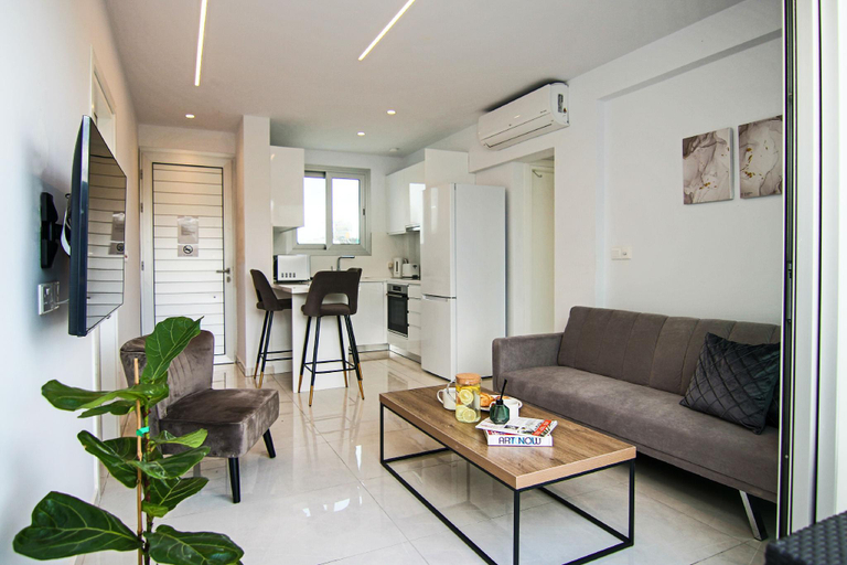 Others 5, Phaedrus Living: Seaside Executive Flat Harbour 101