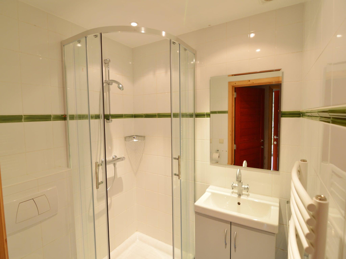 Bathroom 3, Scenic Villa near Lake View, Liège