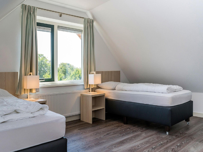 Bedroom 2, Charming Thatched Villa in Texel, Texel