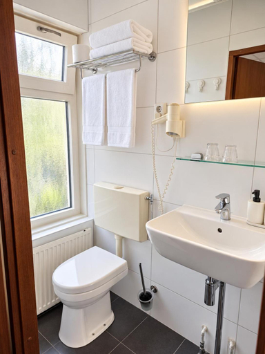 Bathroom 4, Hotel Zee en Duin, Katwijk