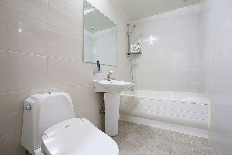 Bathroom 5, Incheon (Seogu) Yeon, Seo