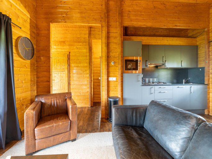 Others 4, Chalet in Brabant near Nature Reserves, Valkenswaard