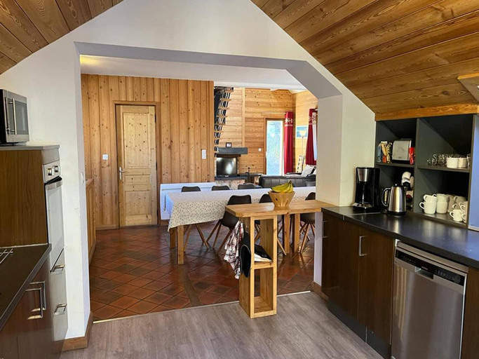 Others 5, Chalet in Les Deux Alpes with Panoramic Views, Isère