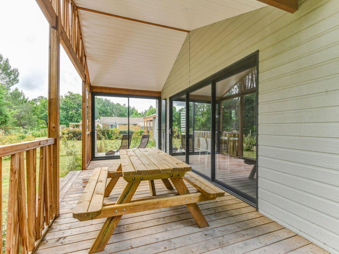 Others 5, Serene Chalet in Hourtin near Lake, Gironde