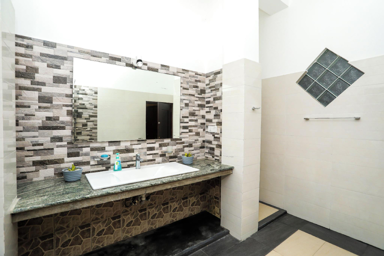 Bathroom 3, Zara Home, Galle Four Gravets