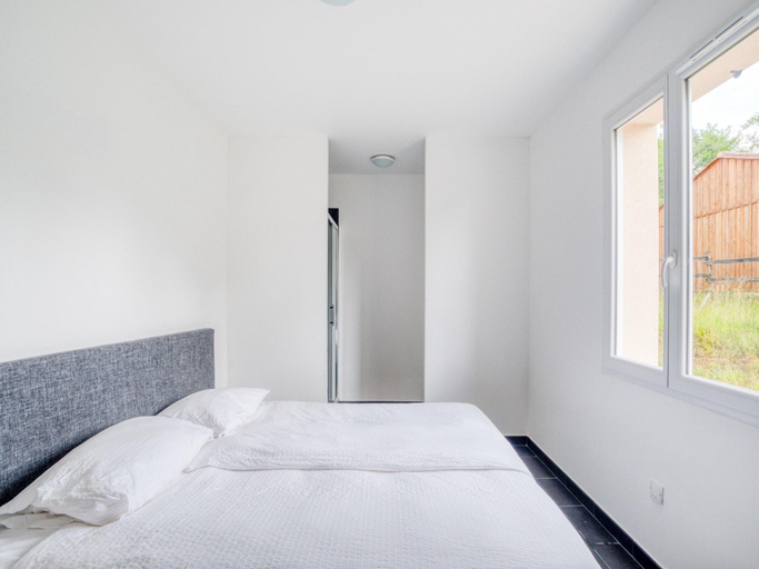Bedroom 3, Villa in Aquitaine with Pool & BBQ, Dordogne