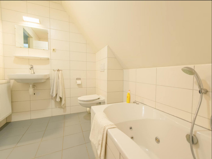 Bathroom 4, Hollum Villa with Shared Pool, Ameland
