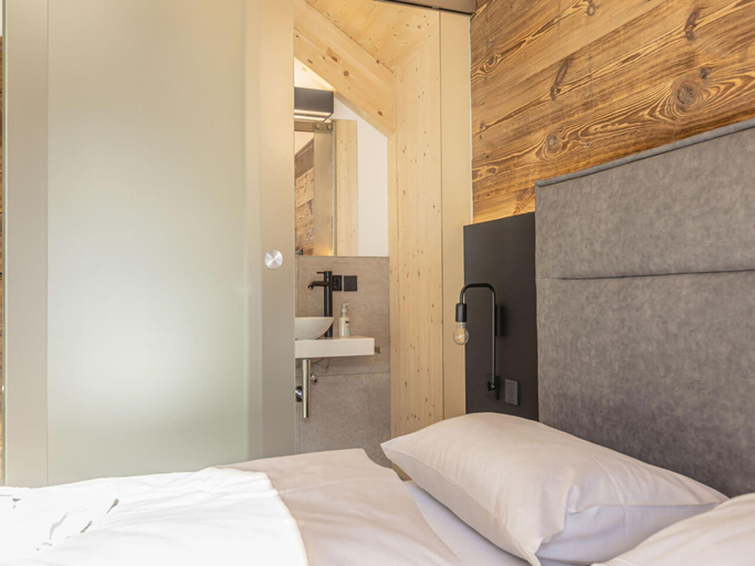 Bedroom 3, Superior chalet withsauna & hottub, Murau