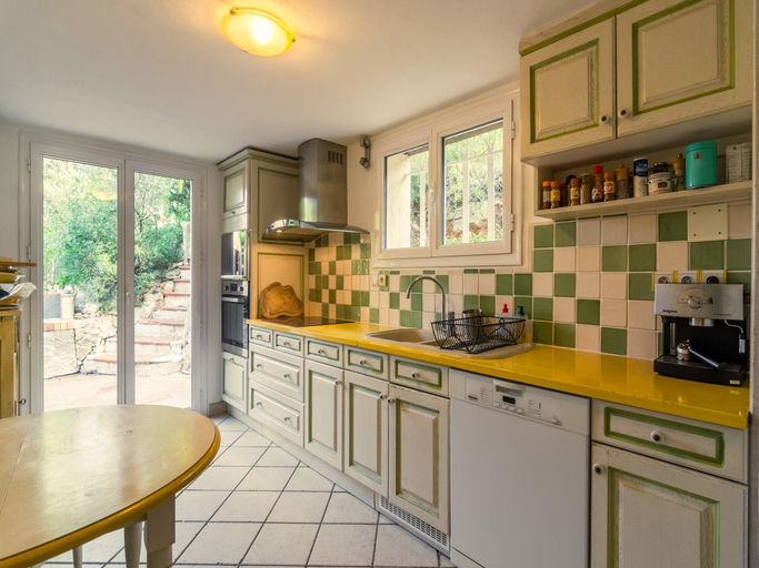 Kitchen 2, Villa in Hyères near Beach & Pool, Var
